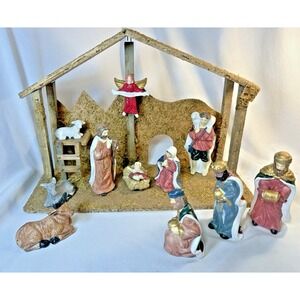 Vintage NATIVITY SET  ~ Stable and 11 Figurines/ Moss /Baby Jesus is Removeable